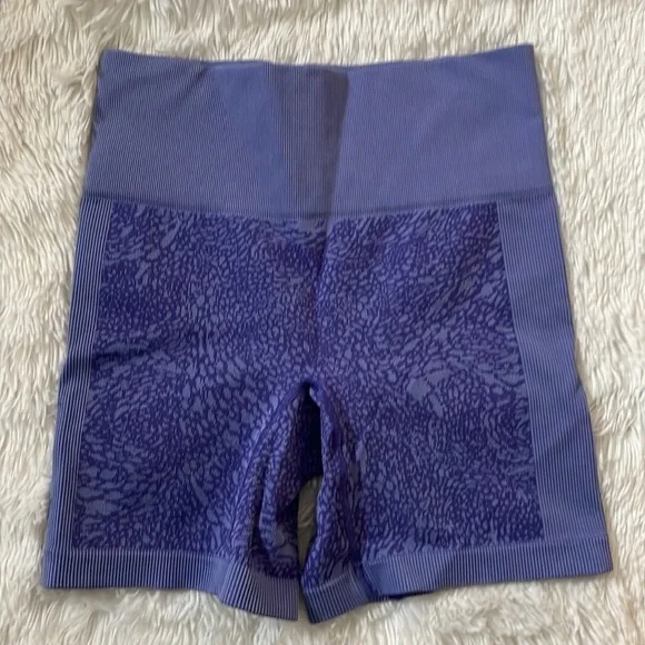 Lululemon Sculpt Shorts in Iris Purple size 6 - Picture 2 of 6